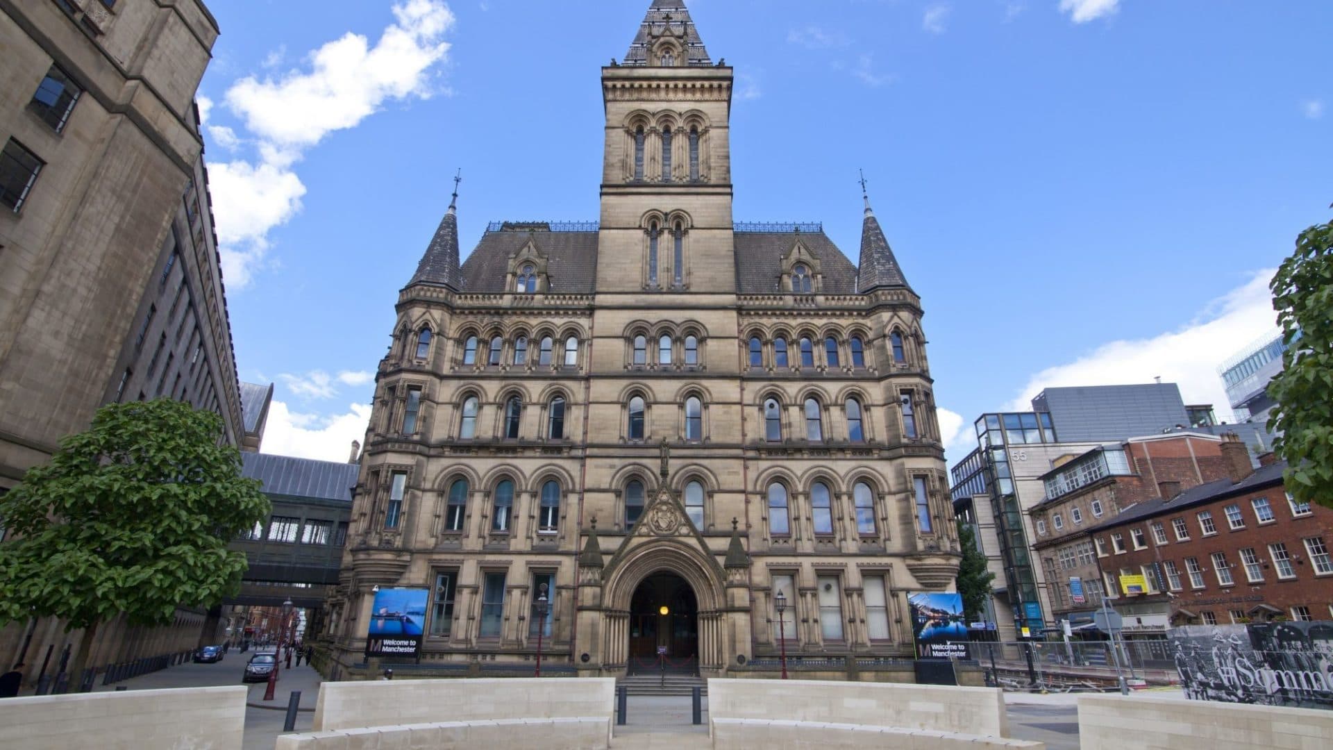 The front facade of Manchester town hall