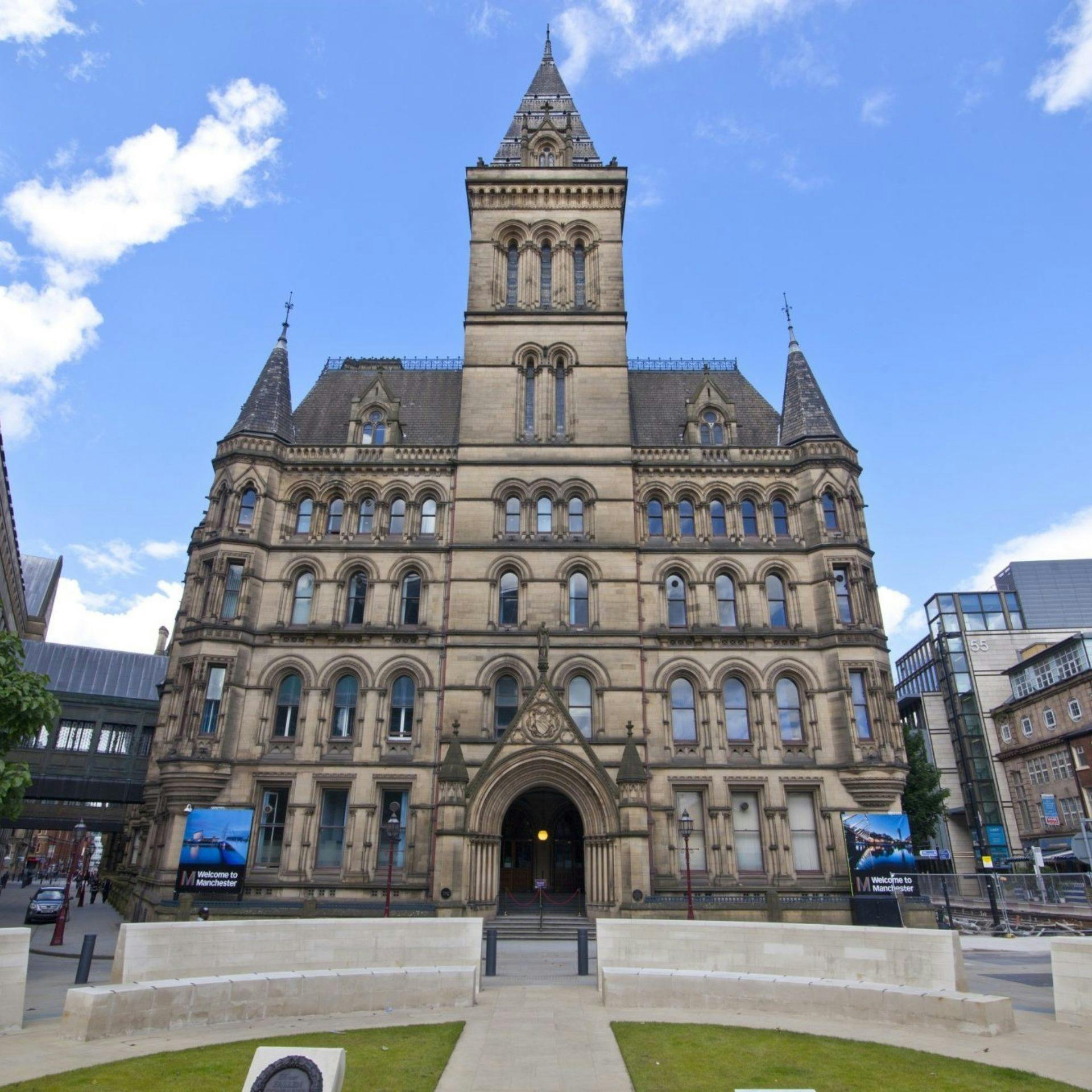 The front facade of Manchester town hall